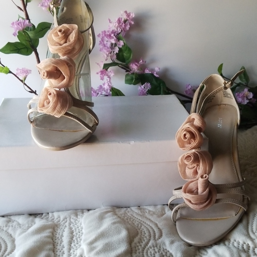 Shoes - Picture 4 of 4